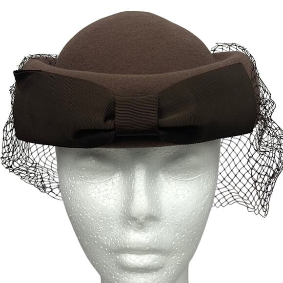 Vintage 1950's Ernie Brown Felted Wool Pillbox Hat Front Bow Netting One Size - Picture 1 of 6